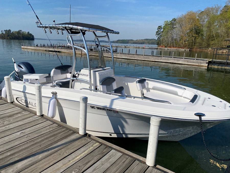 2021 Robalo R202 Explorer