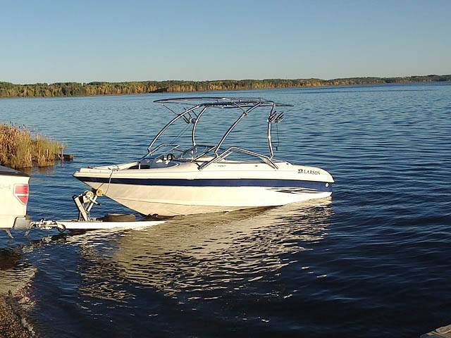 2000 Larson SEI with Airborne Wakeboard Tower