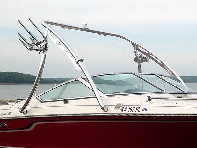 1992 Regal Valanti 200 bowrider with Ascent Wakeboard Tower