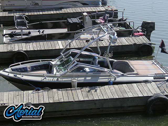 1984 Four Winns Horizon with Airborne 2.0 Wakeboard Tower
