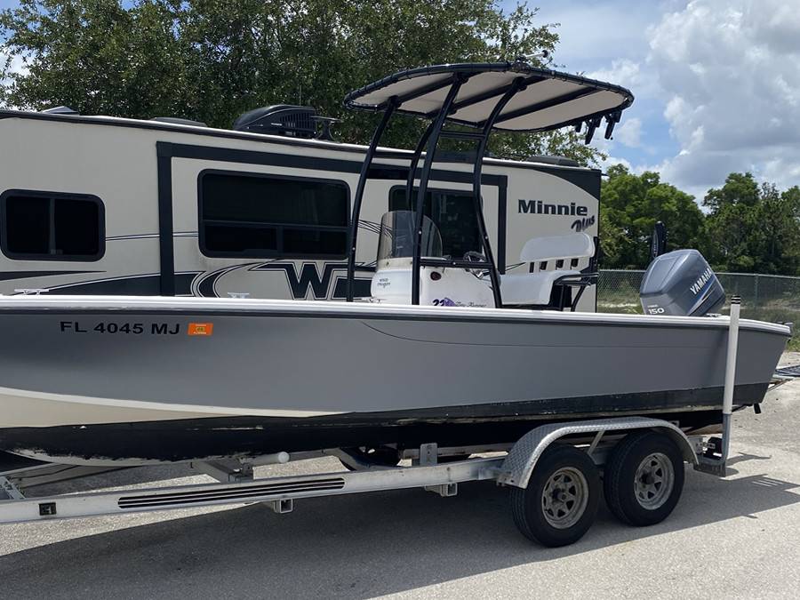 2003 Sea Chaser 220 Bay Runner with SG300 Boat T-Top