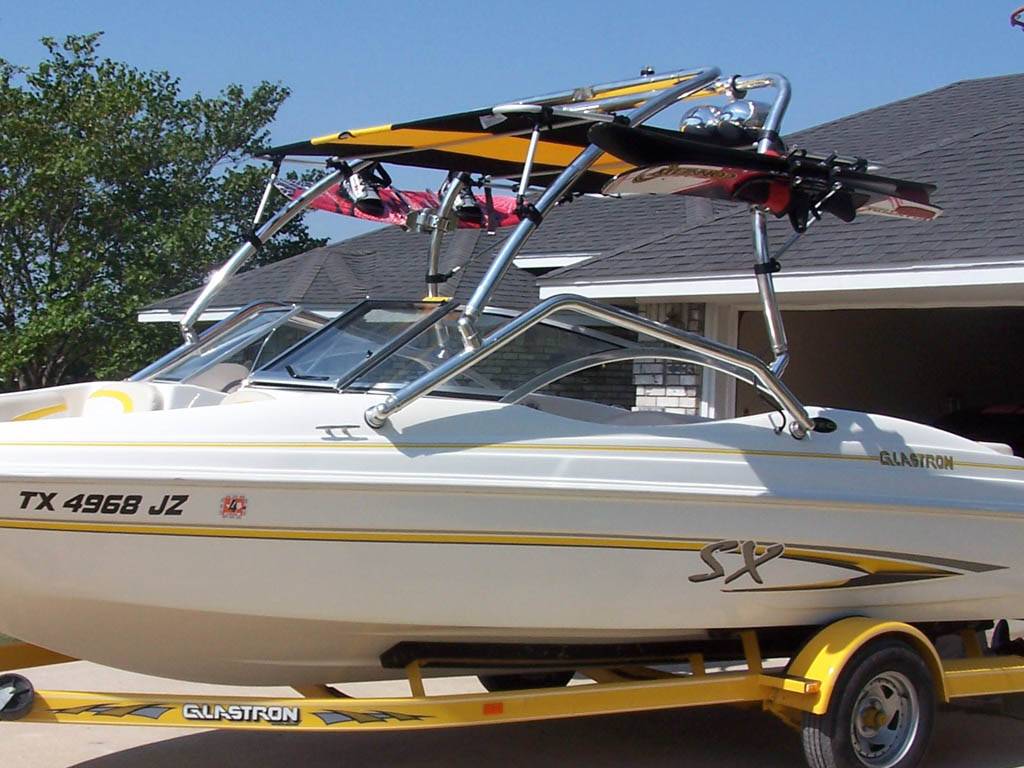2004 Glastron SX195 with Airborne 2.0 Wakeboard Tower