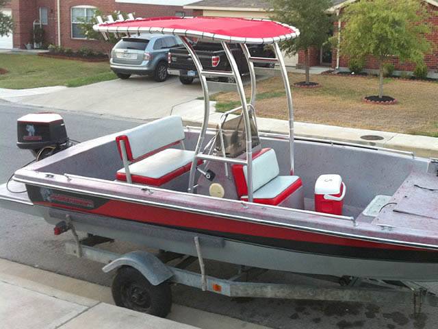 1996 Tahoe Industries Semi-V Center Console with SG300 Boat T-Top