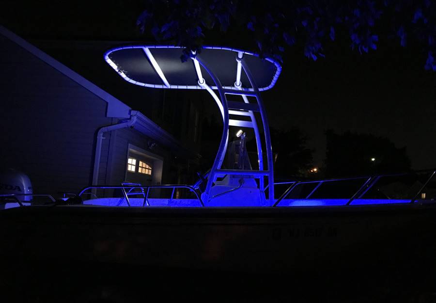 2000 18’ Boston Whaler Dauntless with SG300 Boat T-Top