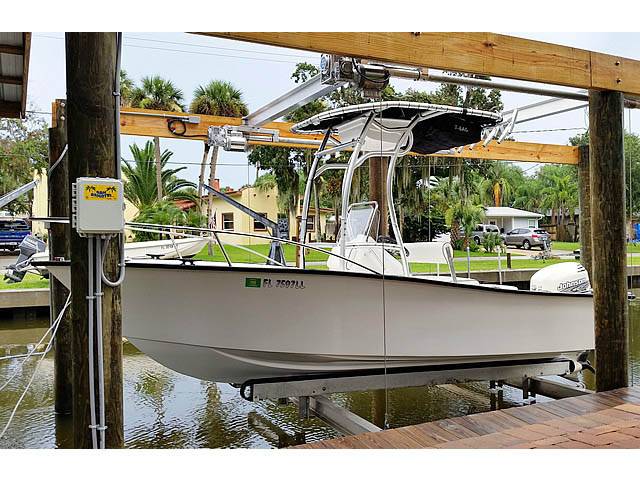 2000 Key Largo Largo 180cc with SG600 Boat T-Top