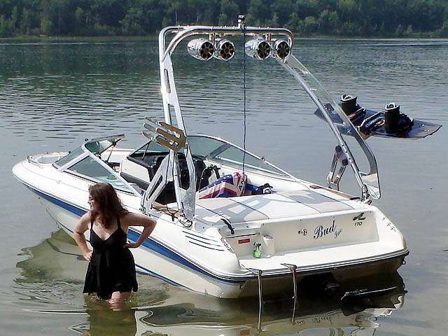 1990 Sea Ray 170 with FreeRide Wakeboard Tower