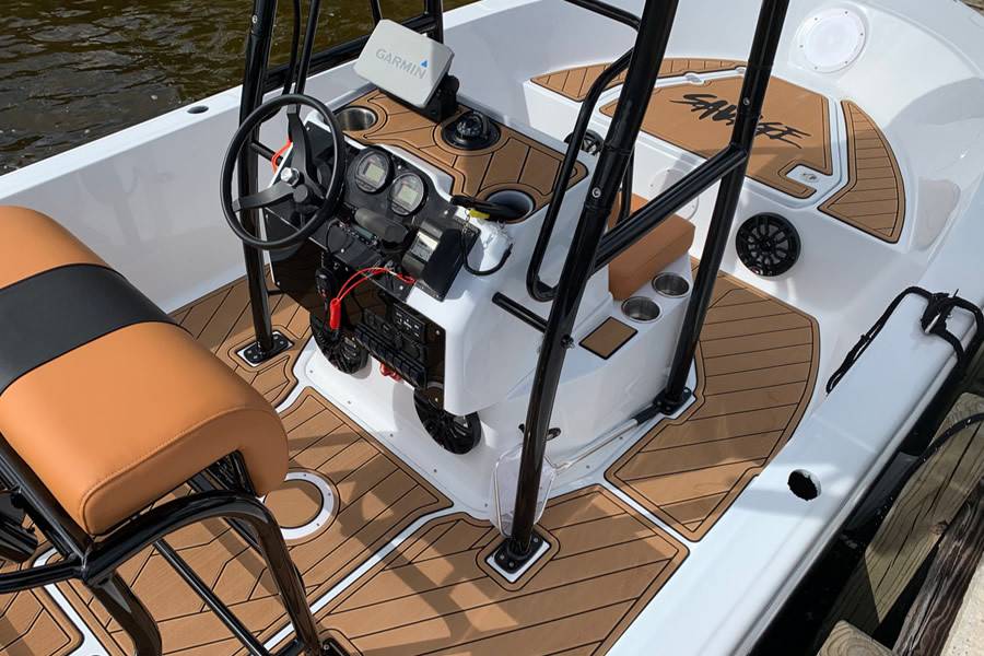 2001 EdgeWater 18 with SG300 Boat T-Top
