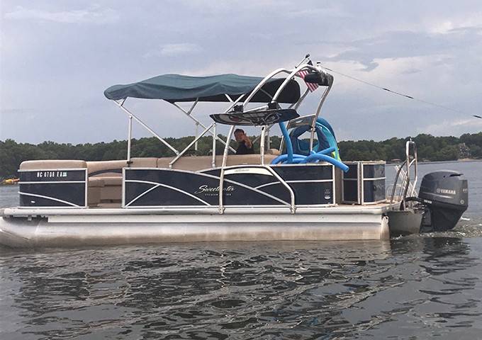 2015 Sweet Water Premium Pontoon Boat with F250 Pontoon Wakeboard Tower