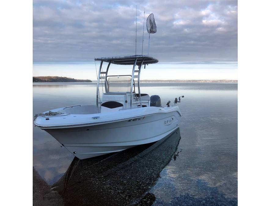 2019 Robalo R180 with SG300 Boat T-Top