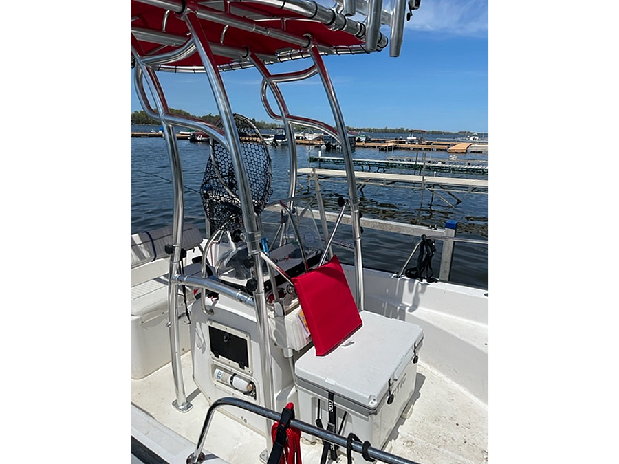 2003 Boston Whaler Montauk 17 with SG600 Boat T-Top