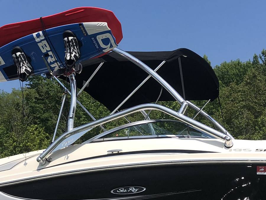 2010 Sea Ray 195 Sport with Airborne Wakeboard Tower