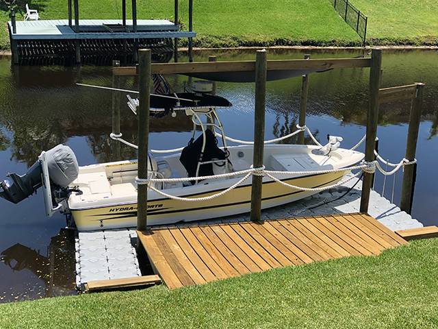 2006 Hydra-Sports Bay Boat with SG600 Boat T-Top