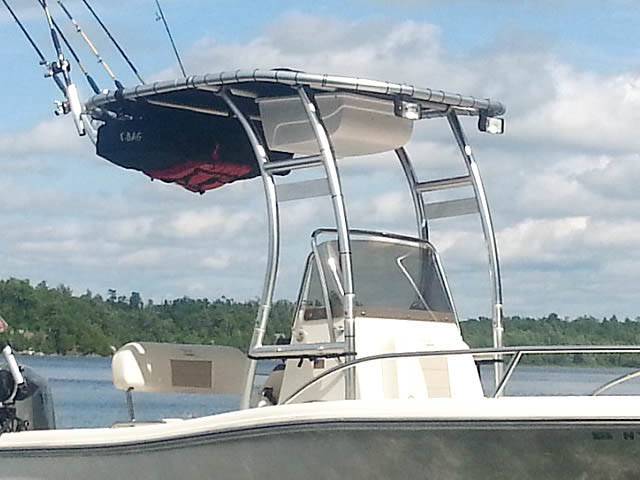 2011 Pioneer 180 Sportfish with SG300 Boat T-Top