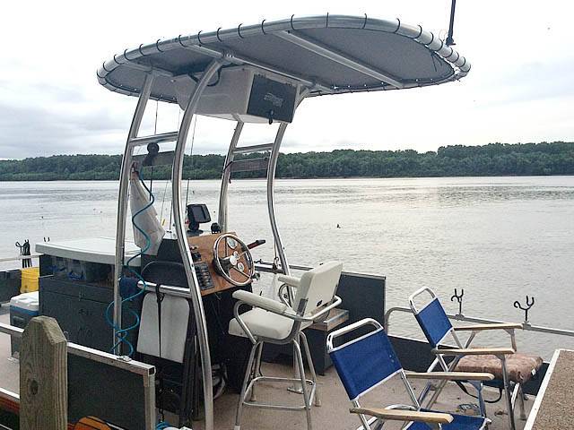 1988 SUN TRACKER Bass Buggy Pontoon Boat with SG300 Boat T-Top