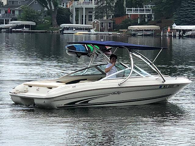 1999 Sea Ray 185 with Ascent 2.0 Wakeboard Tower — customer install photo