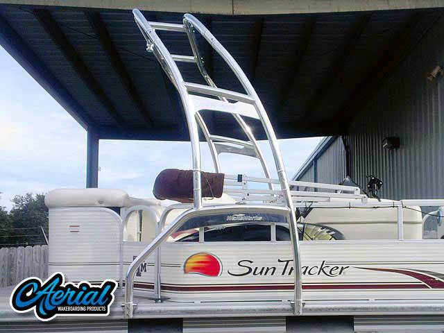 2010 SUN TRACKER Party Barge 240 with F250 Pontoon Wakeboard Tower