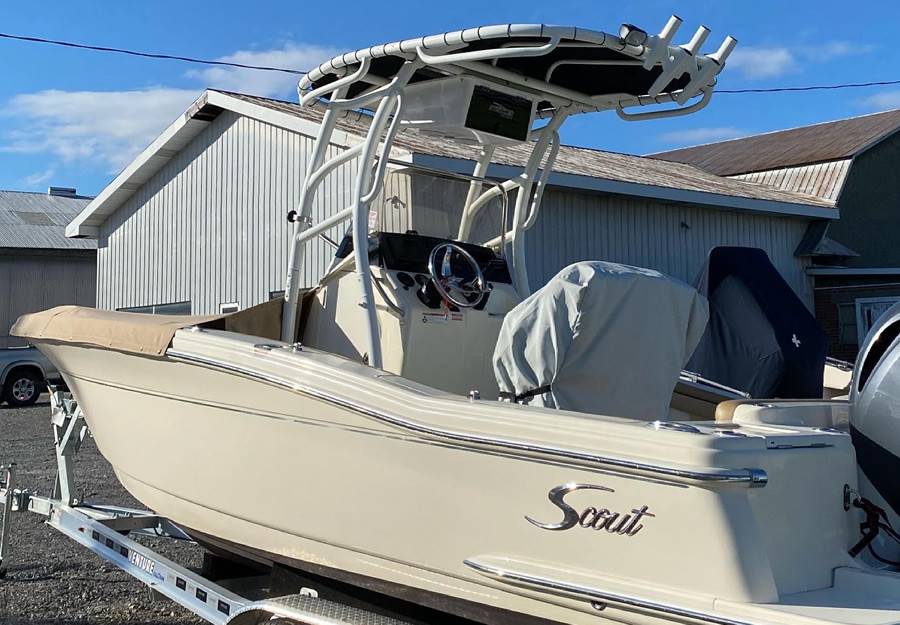 2018 Scout 215 XSF with SG900 Boat T-Top