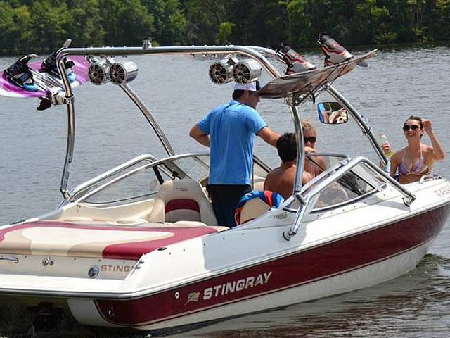2000 Stingray 200LX with Airborne Wakeboard Tower