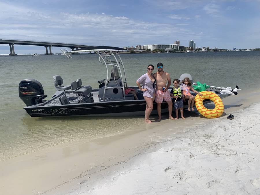 2020 Xpress H22 Bay