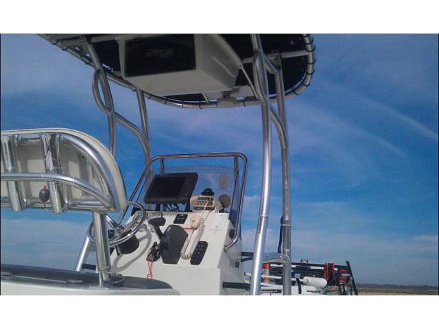 2009 Ranger 2400 Bay with SG600 Boat T-Top