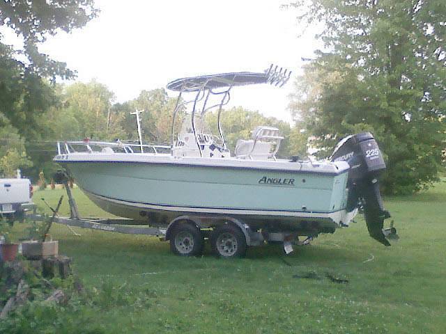 2004 Angler 220 CC