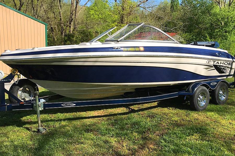 2006 Tahoe with FreeRide Wakeboard Tower