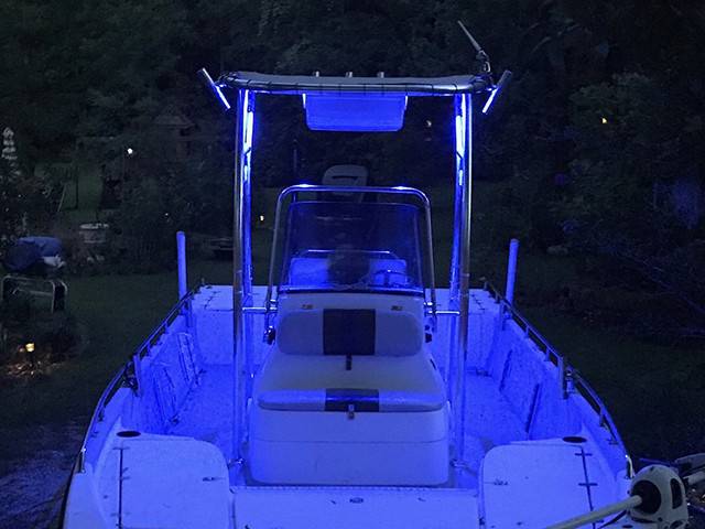 2000 Blue Wave 244 Magnum with SG300 Boat T-Top
