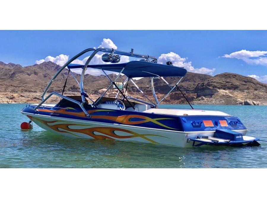 2005 Commander 2100 LX with Airborne Wakeboard Tower