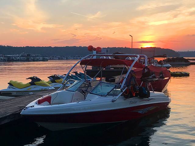 2005 Rinker Captiva 212 with Airborne Wakeboard Tower