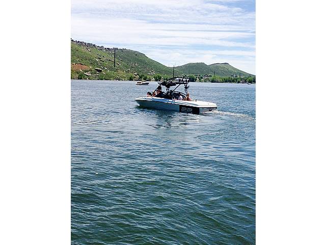 1998 Tige pre2200v with Assault Wakeboard Tower