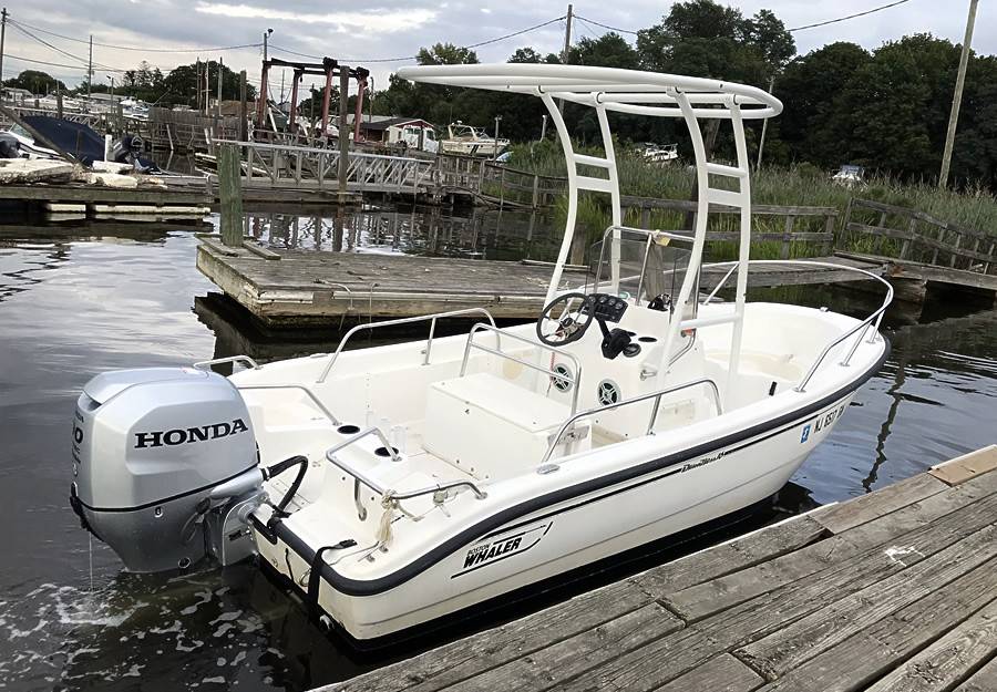 2000 18’ Boston Whaler Dauntless