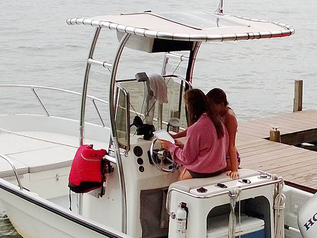 1998 Maritime 1890 with SG600 Boat T-Top
