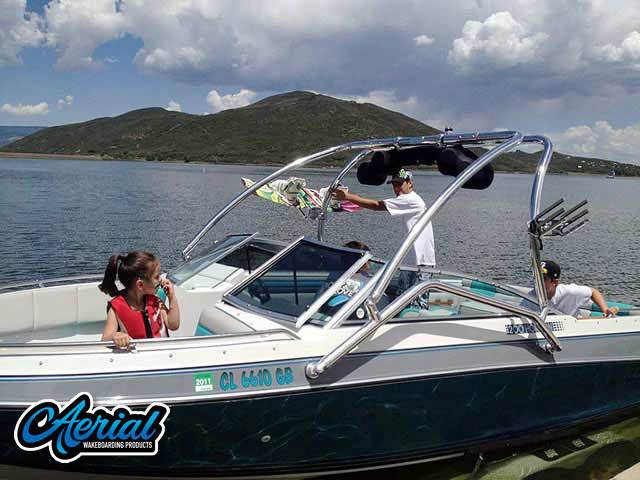 1989 Four Winns Horizon 200 with Airborne 2.0 Wakeboard Tower