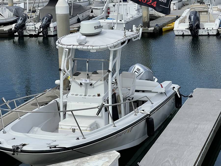 1995 Boston Whaler 21’ Outrage with SG900 Boat T-Top