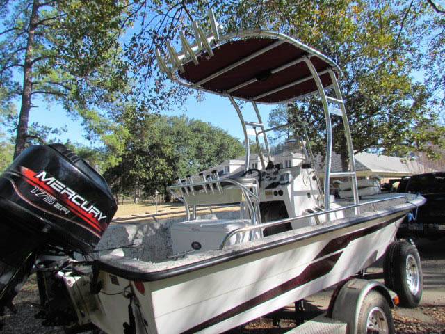 2000 Skeeter Bay Pro with SG300 Boat T-Top