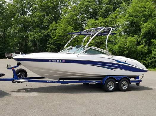 2004 Yamaha SX230 with Airborne Wakeboard Tower
