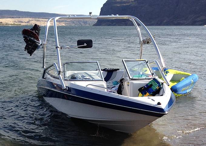 2005 Bluewater Image with Airborne Wakeboard Tower