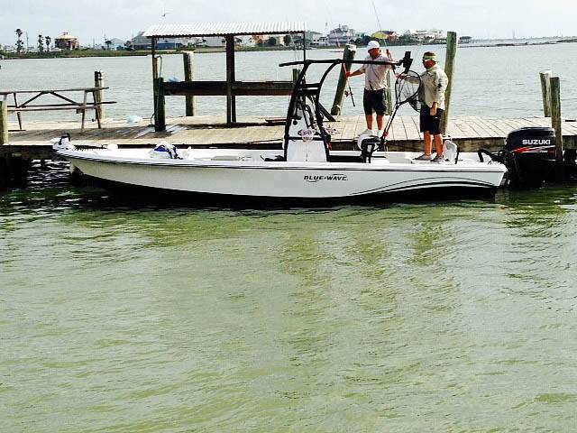 2013 Blue Wave 2400 Purebay with SG300 Boat T-Top